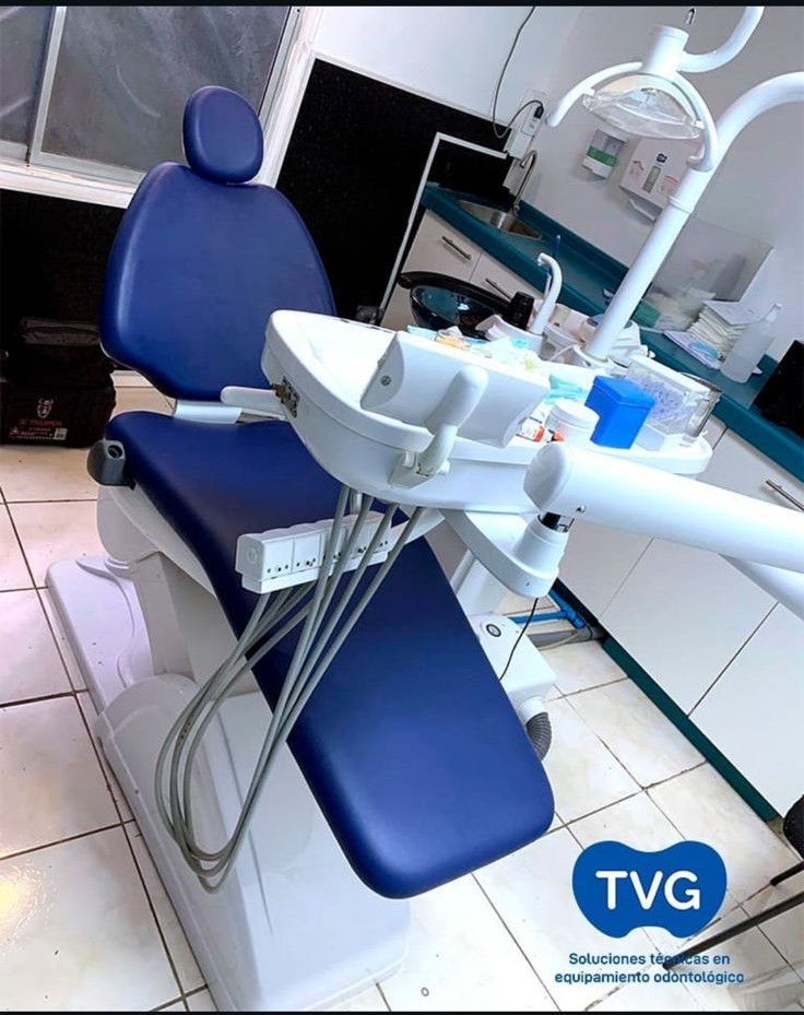 Sillón dental azul, clínica